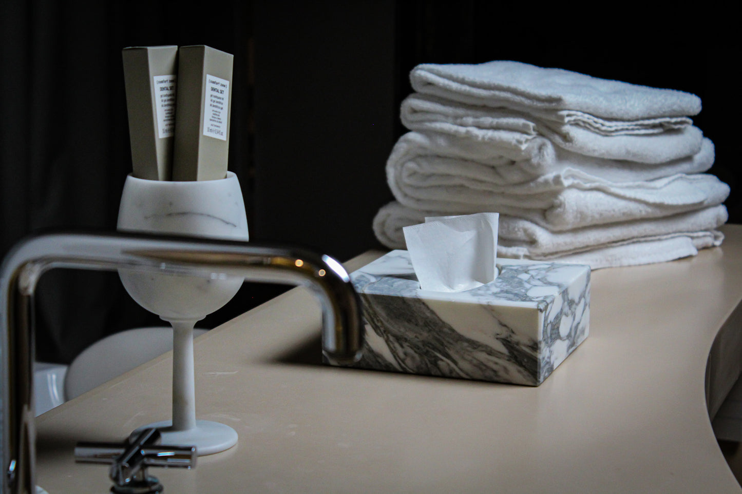 COLLEZIONE "Eleganza e Luce senza Tempo" Portatovaglioli in Marmo