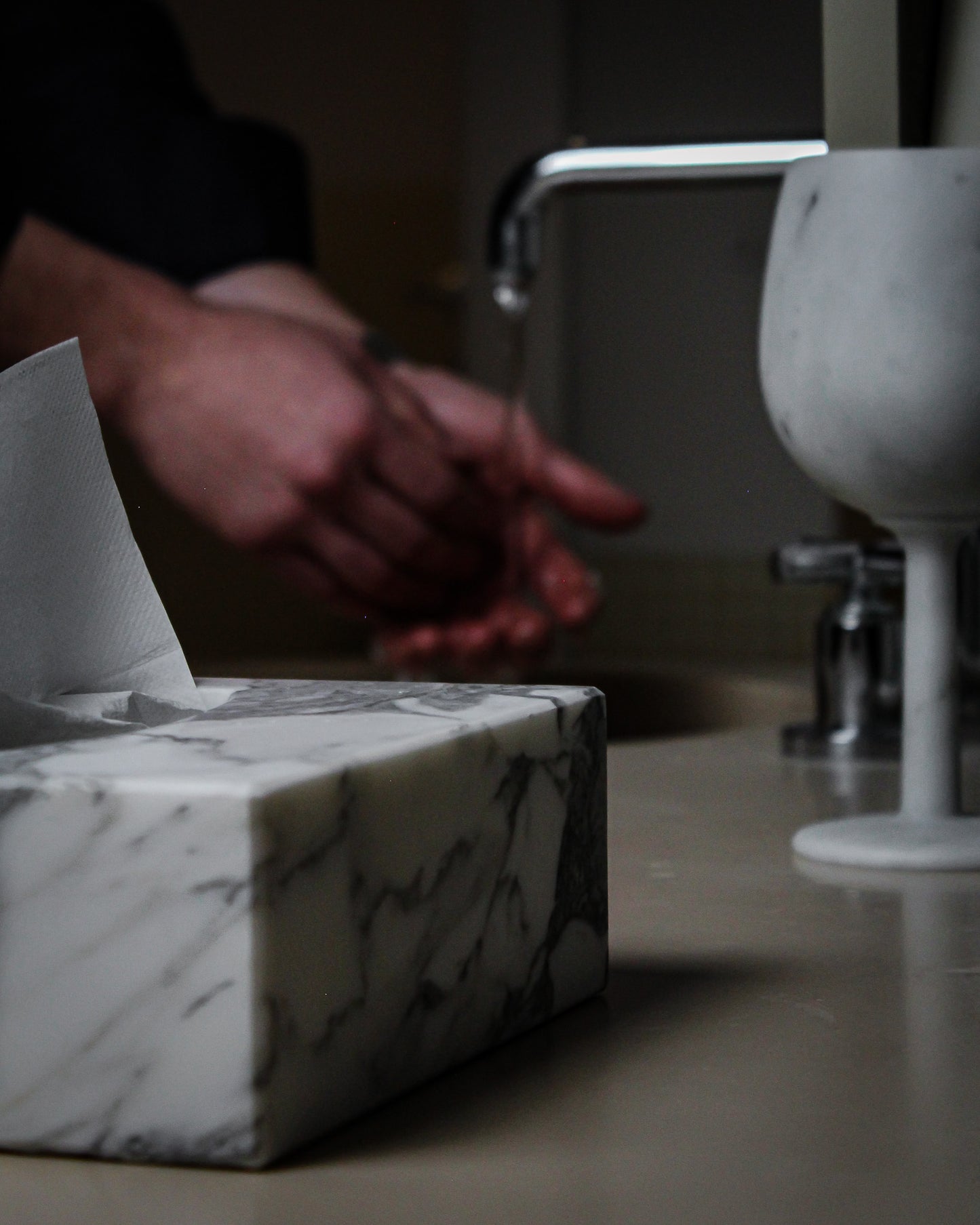 COLLEZIONE "Eleganza e Luce senza Tempo" Portatovaglioli in Marmo